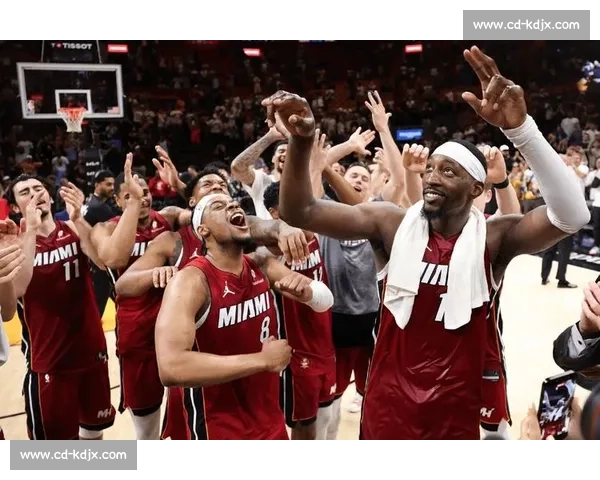 湖人对决热火前瞻分析阵容对位走势与胜负关键解读战术看点与预测